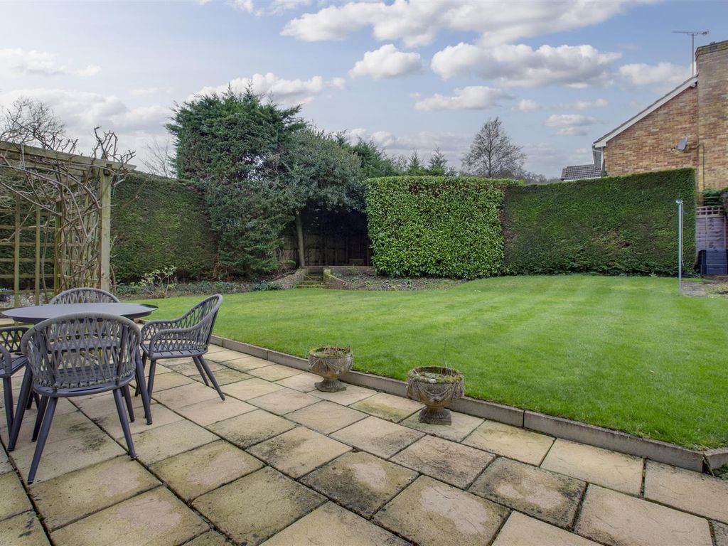 4 bed detached house for sale in Coates Lane, High Wycombe HP13, £750,000