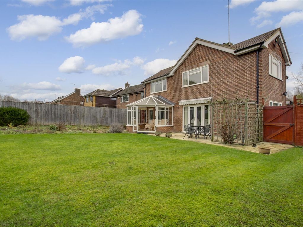 4 bed detached house for sale in Coates Lane, High Wycombe HP13, £750,000