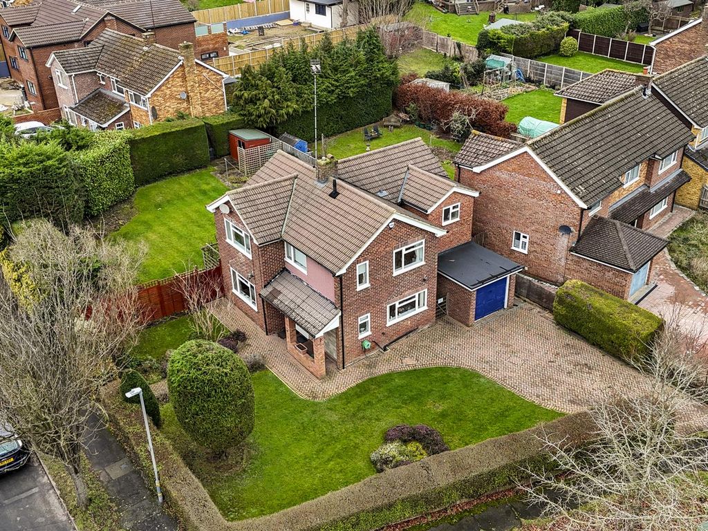 4 bed detached house for sale in Coates Lane, High Wycombe HP13, £750,000