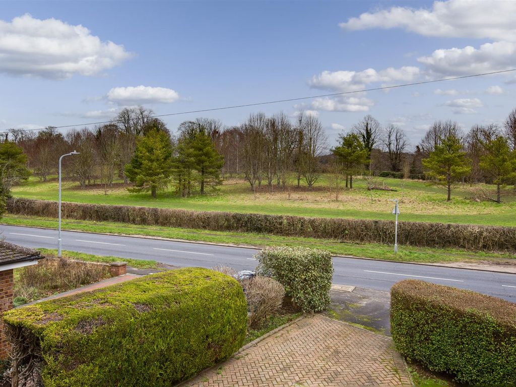 4 bed detached house for sale in Coates Lane, High Wycombe HP13, £750,000