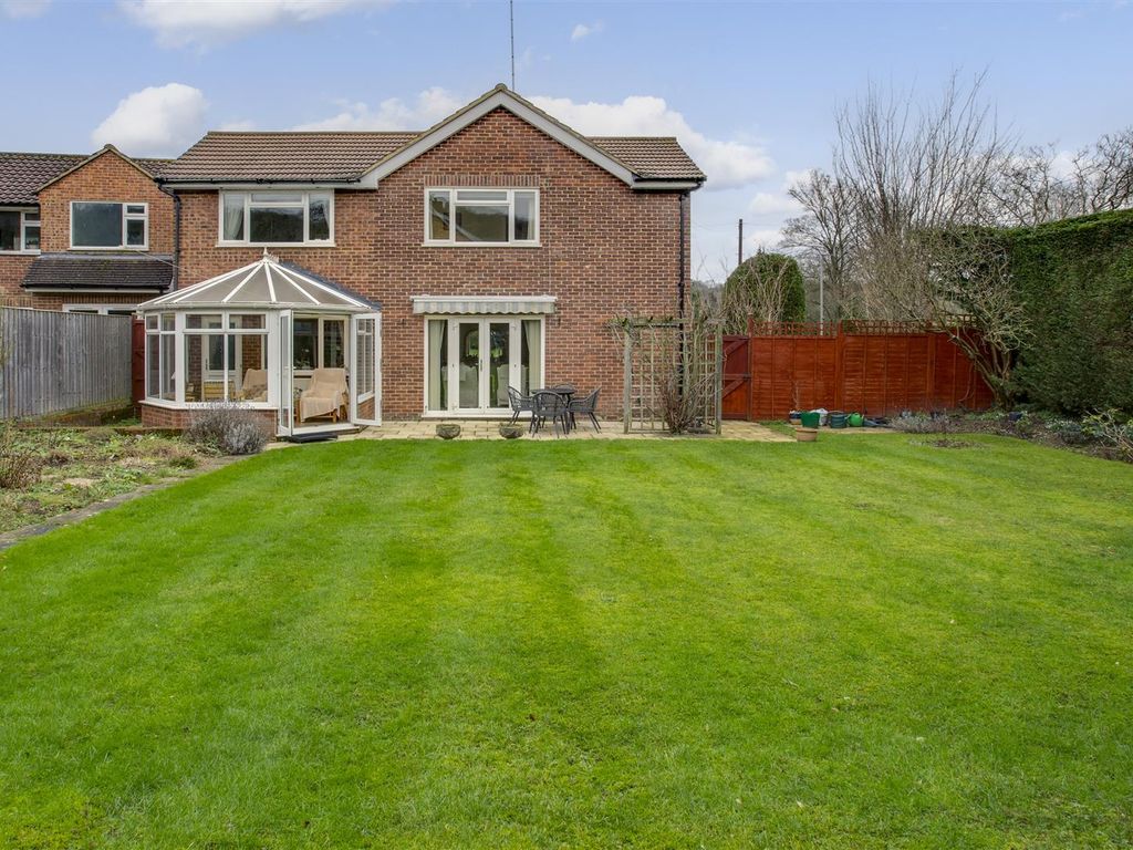 4 bed detached house for sale in Coates Lane, High Wycombe HP13, £750,000