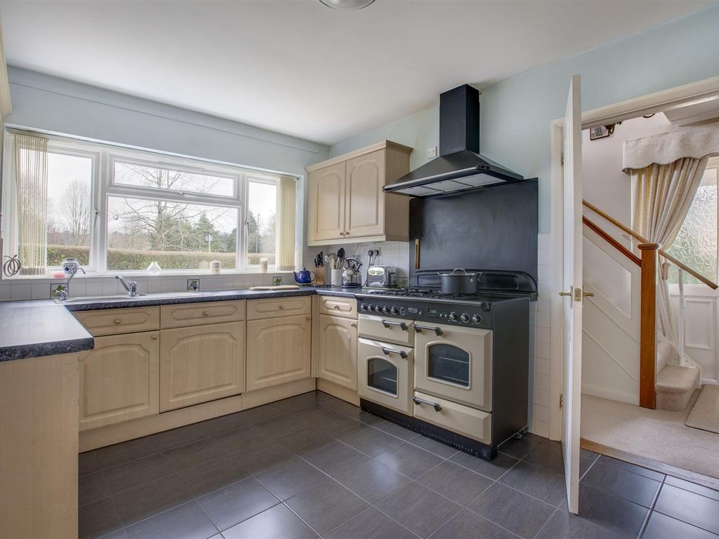 4 bed detached house for sale in Coates Lane, High Wycombe HP13, £750,000