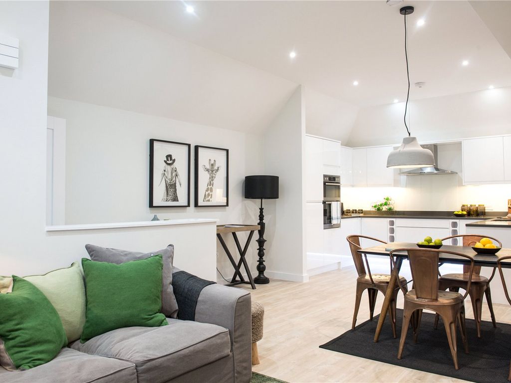 2 bed flat to rent in Bury Fields House, Bury Fields, Guildford, Surrey GU2, £2,600 pcm