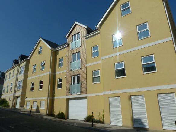 1 bed flat to rent in Royal Court, King Street, Newton Abbot, Devon TQ12, £725 pcm