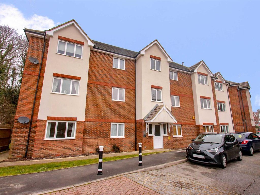 2 bed flat for sale in Welton Rise, St. Leonards-On-Sea TN37, £180,000