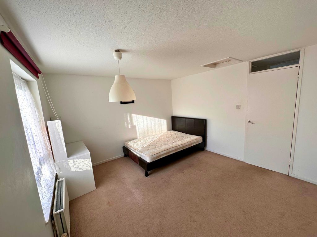 1 bed flat for sale in Molewood Close, Cambridge CB4, £200,000