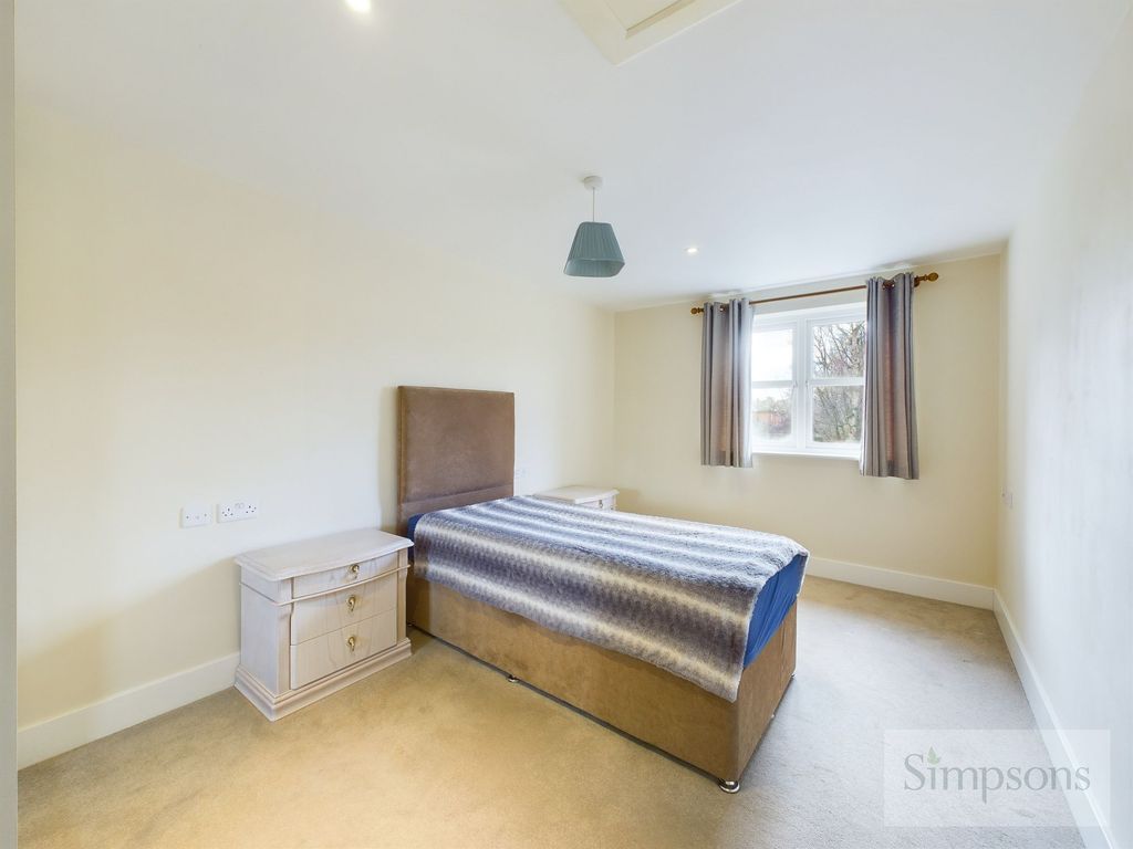 1 bed flat for sale in Wootton Road, Fleur De Lis OX14, £165,000
