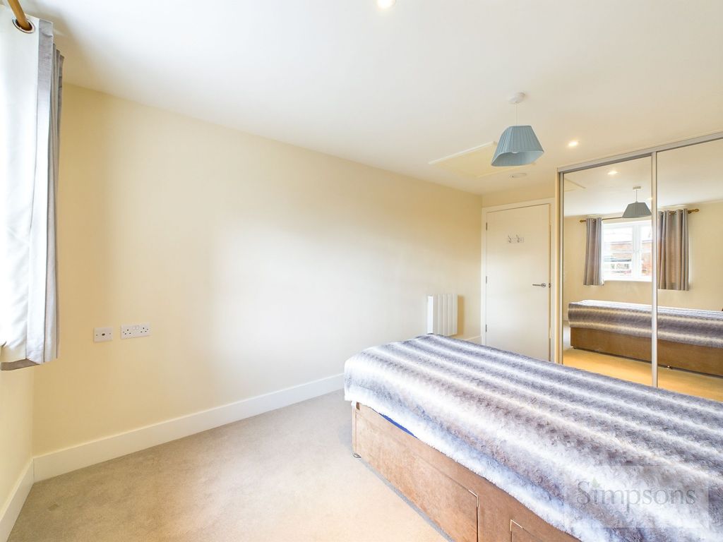1 bed flat for sale in Wootton Road, Fleur De Lis OX14, £165,000