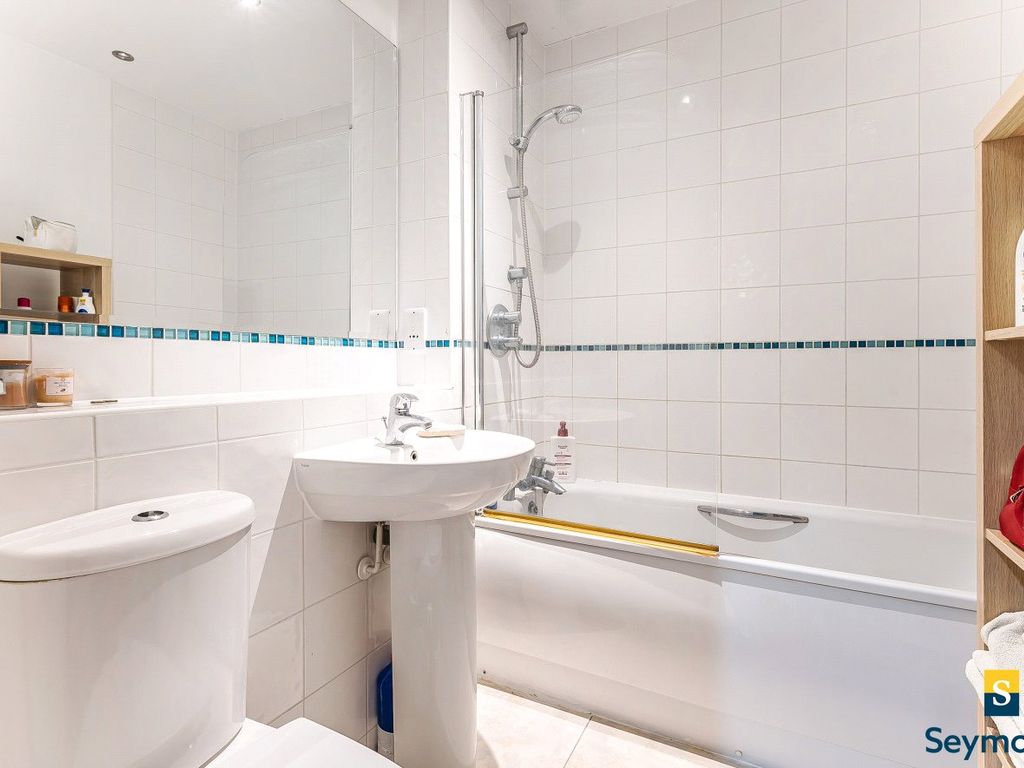 1 bed flat for sale in Guildford, Surrey GU1, £325,000