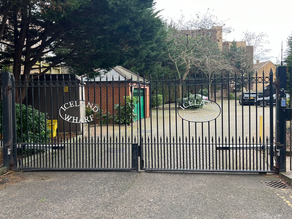 3 bed flat for sale in Plough Way, London SE16, £499,500