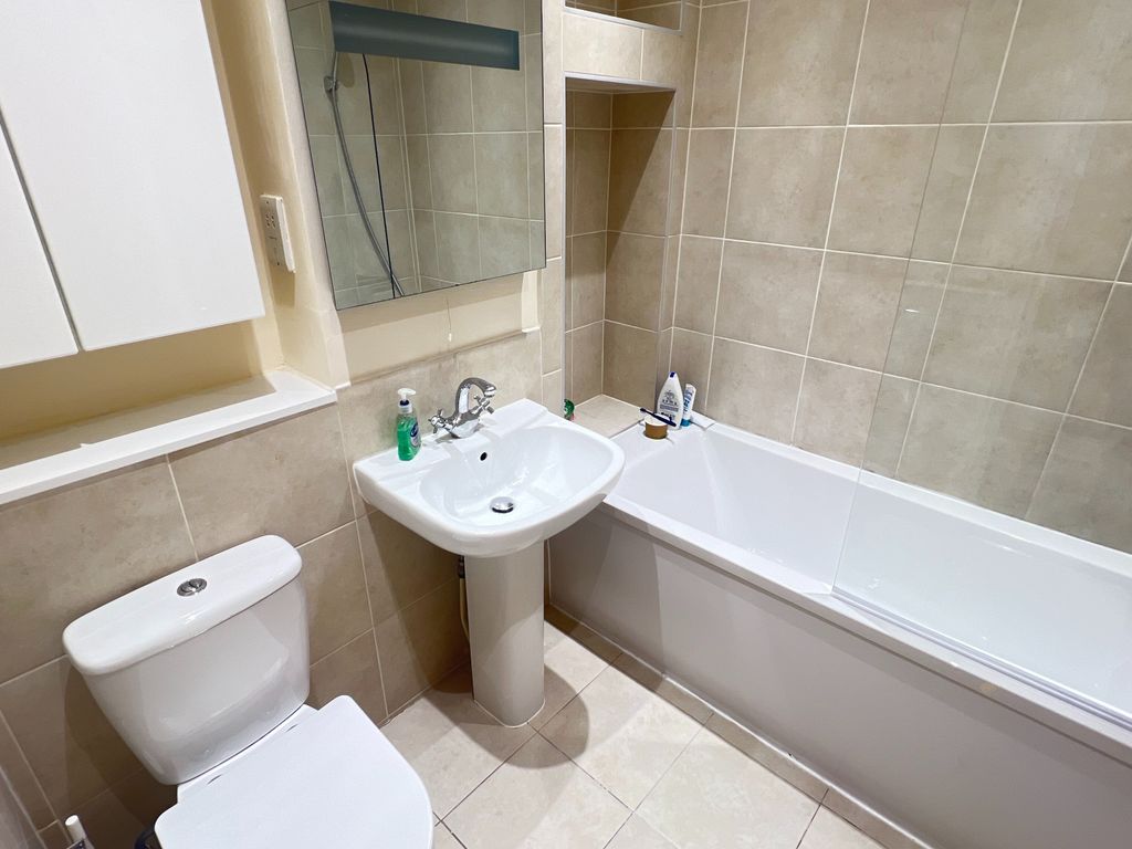 3 bed flat for sale in Plough Way, London SE16, £499,500
