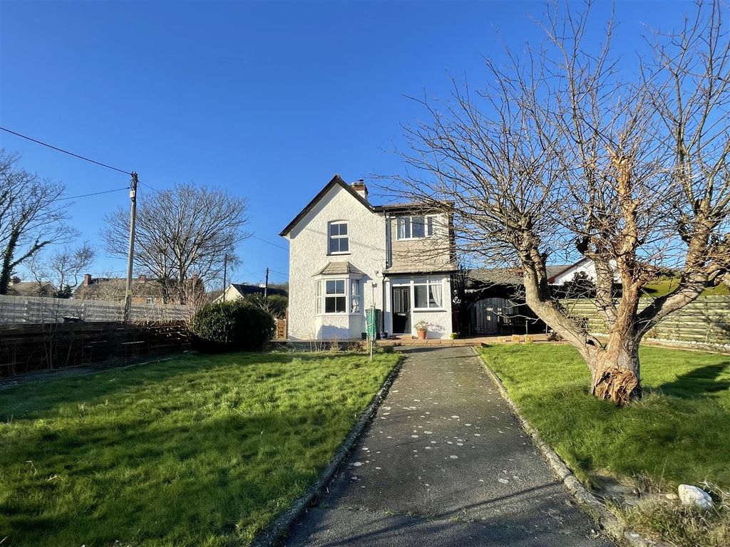 3 bed detached house for sale in Clarach, Aberystwyth SY23, £350,000