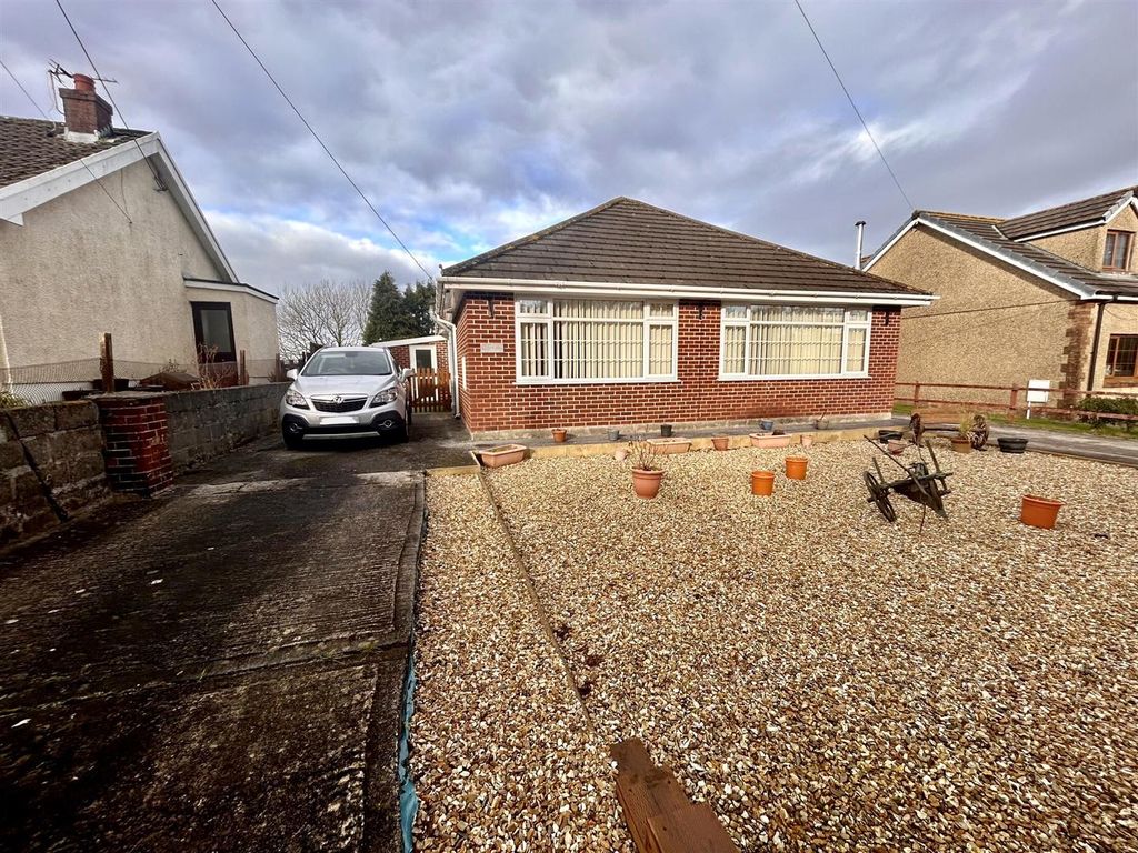 3 bed detached bungalow for sale in Cynheidre, Llanelli SA15, £320,000