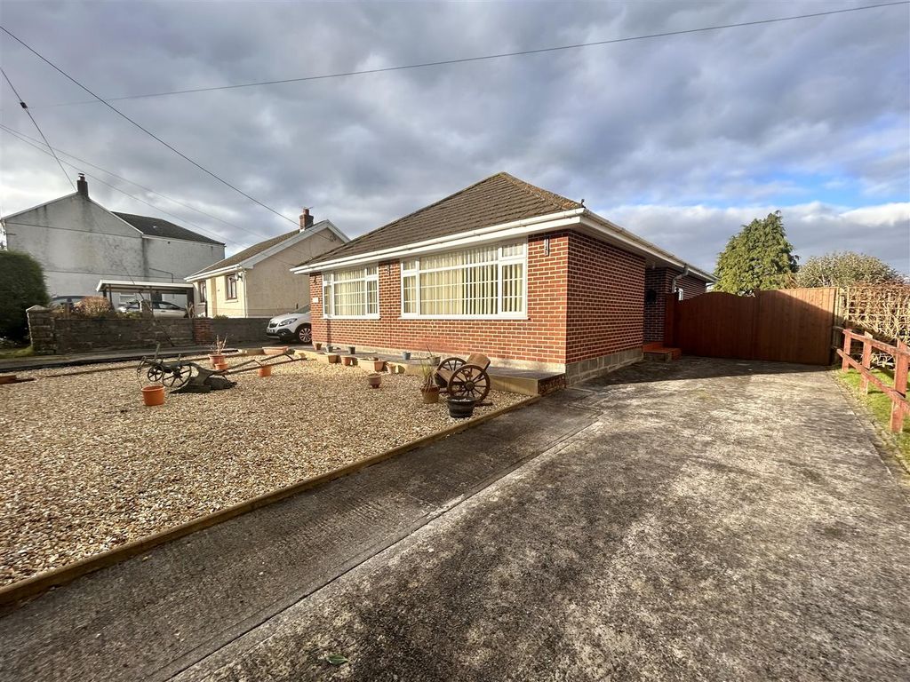3 bed detached bungalow for sale in Cynheidre, Llanelli SA15, £320,000