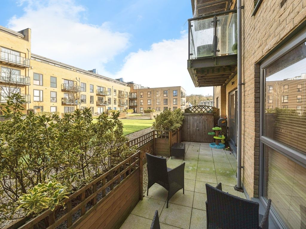 2 bed flat for sale in The Embankment, Nash Mills Wharf, Hemel Hempstead, Hertfordshire HP3, £300,000