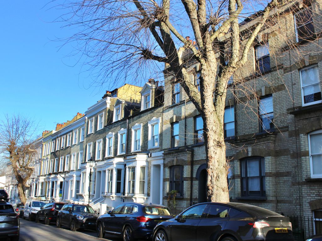 1 bed flat to rent in Gayton Road, London NW3, £2,100 pcm