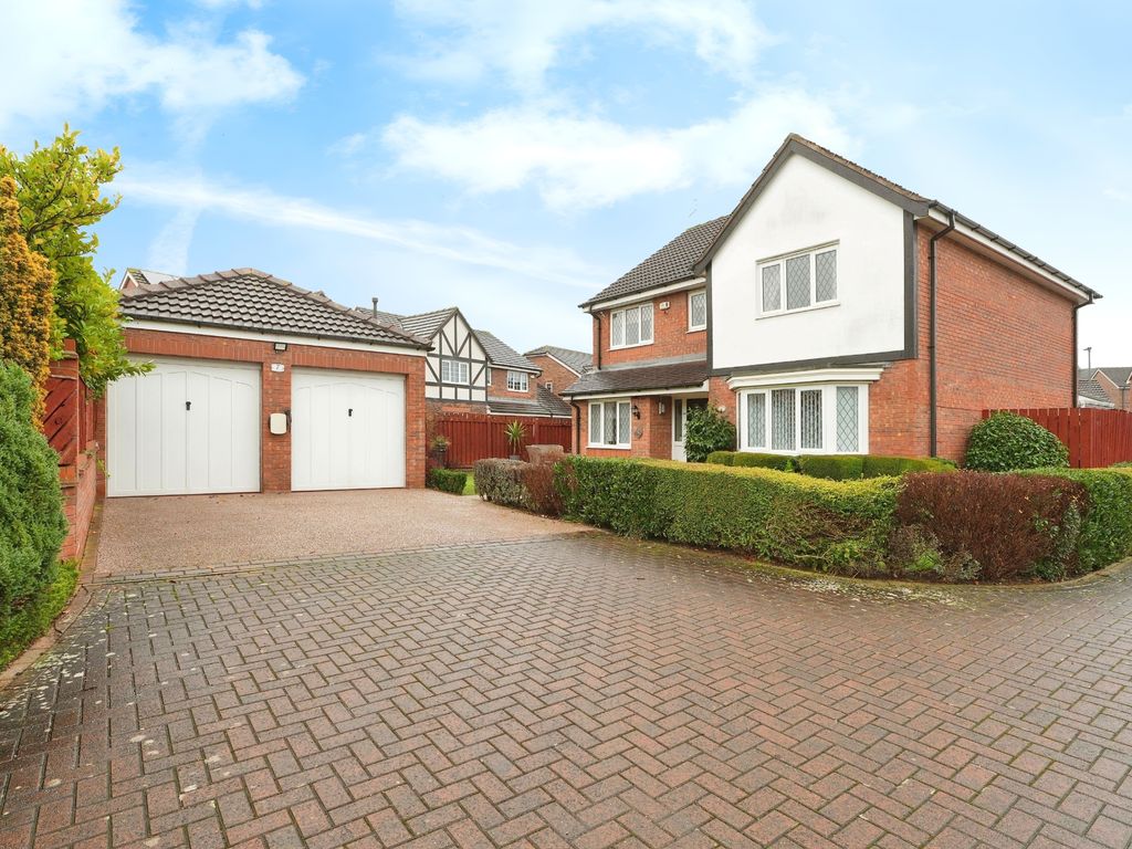 4 bed detached house for sale in Carr Beck Drive, Whitwood, Castleford WF10, £400,000