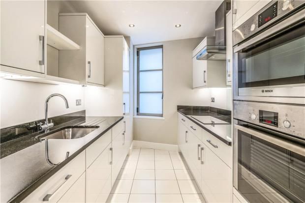 1 bed flat for sale in The Circle, Queen Elizabeth Street, London SE1, £430,000