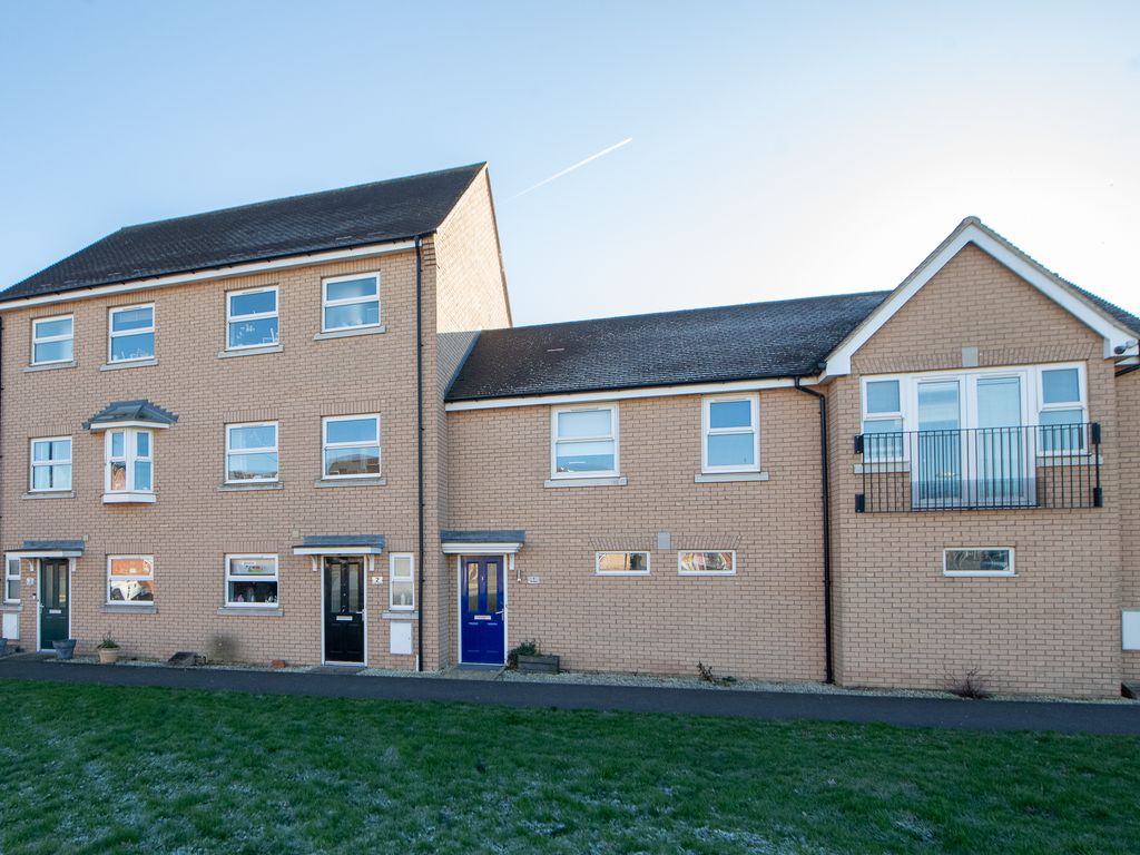 2 bed property for sale in The Moat, Aylesbury HP18, £275,000