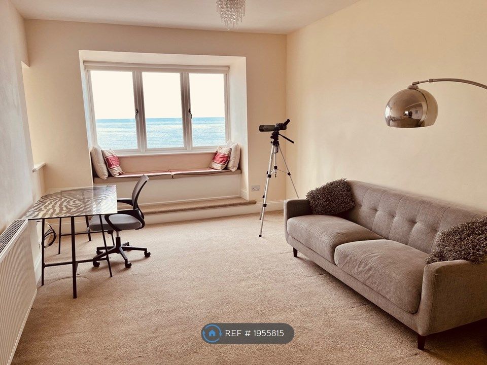 2 bed flat to rent in The Parade, Sandsend, Whitby YO21, £2,000 pcm