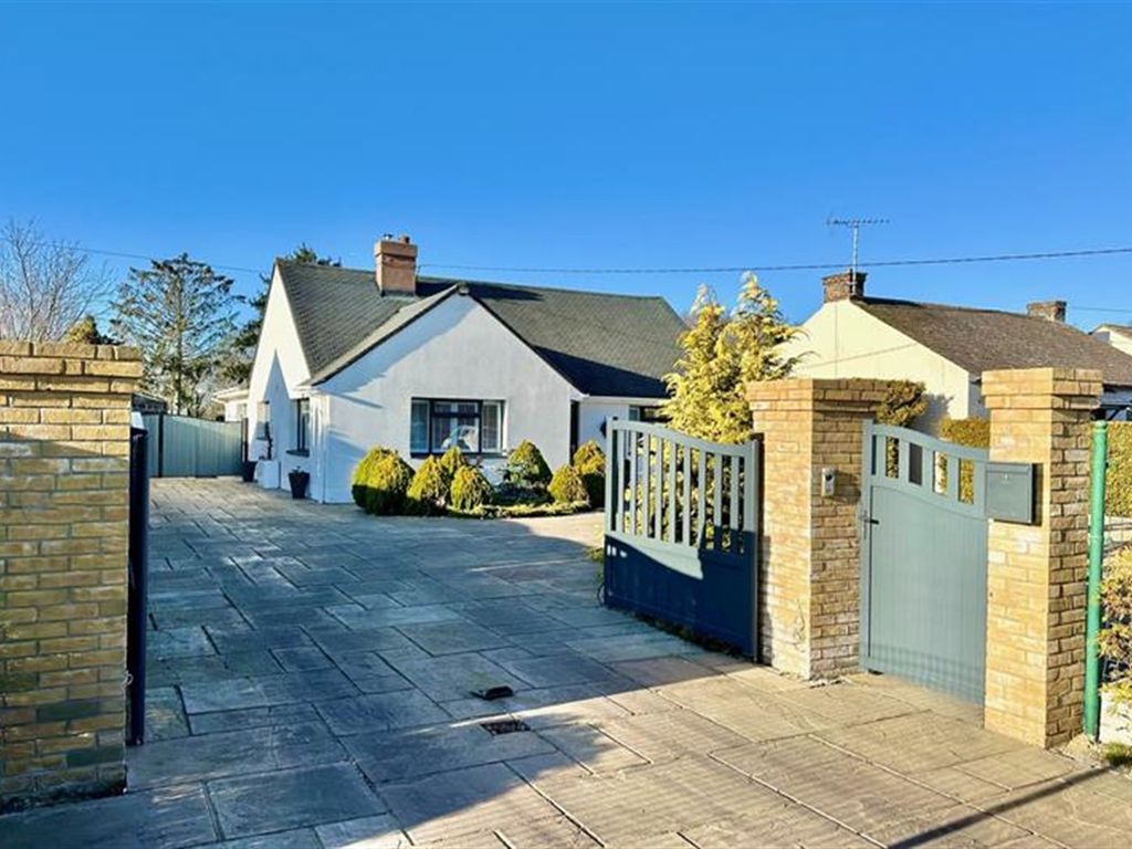 4 bed detached bungalow for sale in Mill Lane, Cressing, Braintree CM77, £700,000