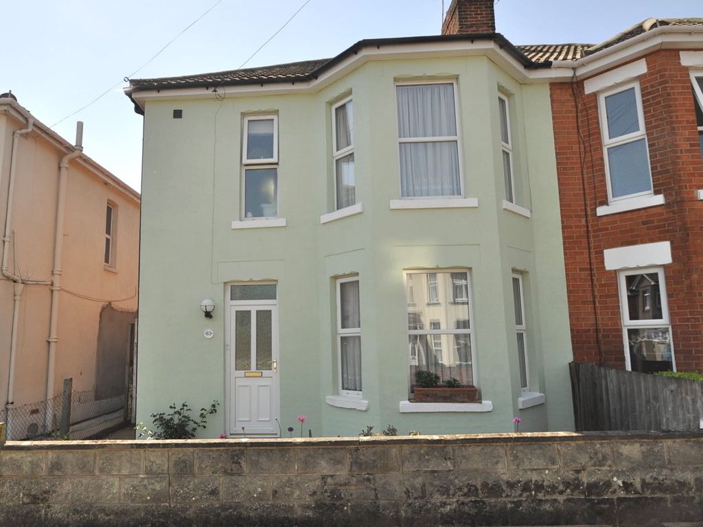 3 bed property to rent in Shelbourne Road, Charminster, Bournemouth BH8, £1,600 pcm