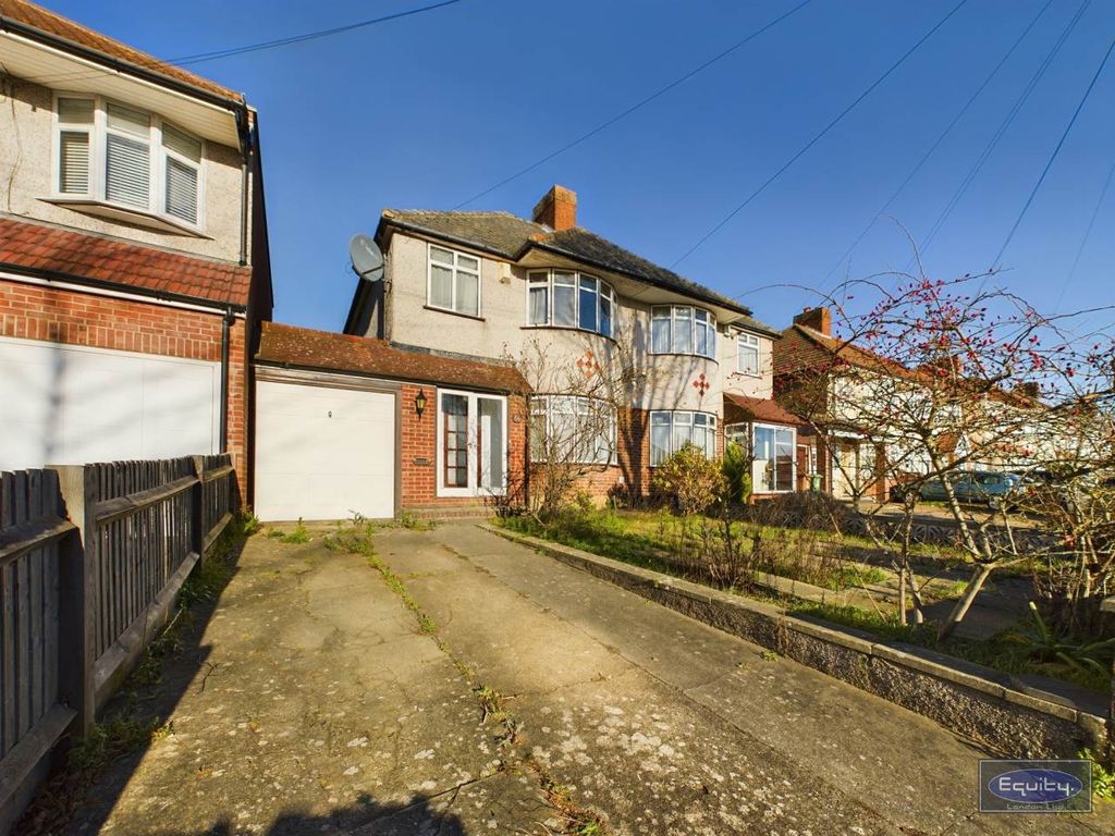 3 bed property to rent in Latham Road, Bexleyheath, Kent DA6, £2,500 pcm