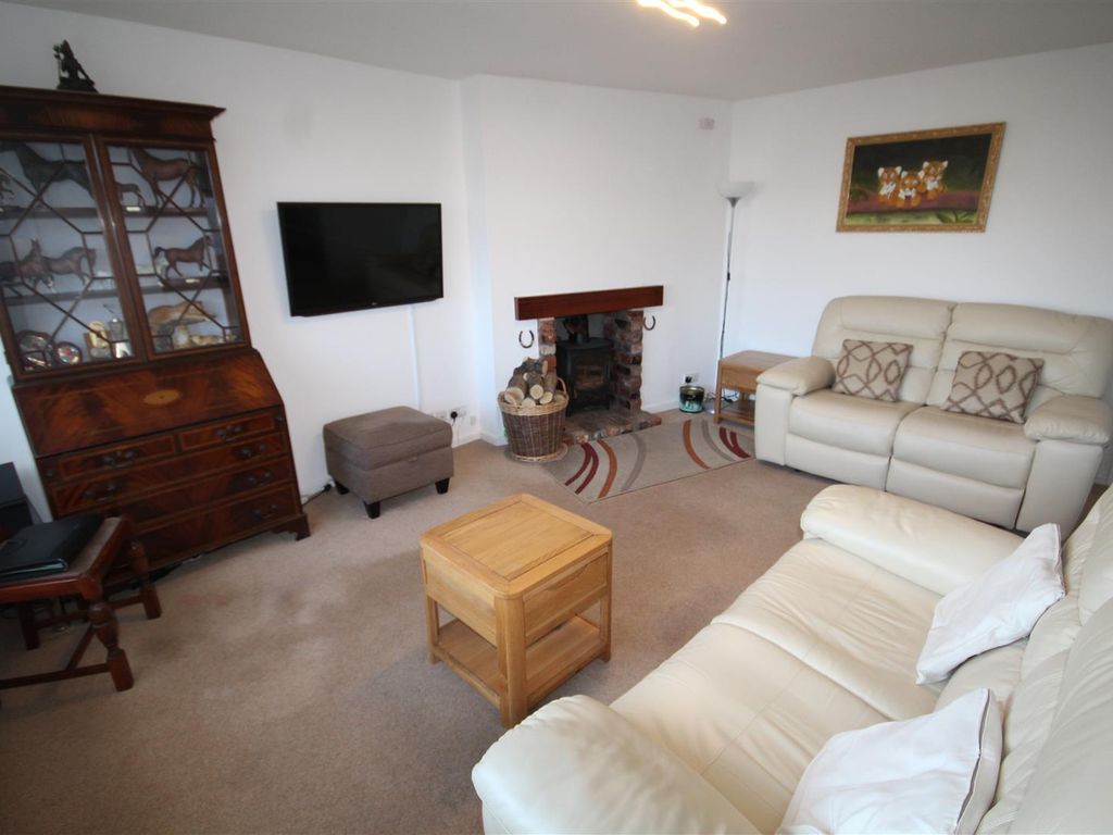 2 bed detached bungalow for sale in Lon Y Llyn, Pensarn, Abergele LL22, £210,000