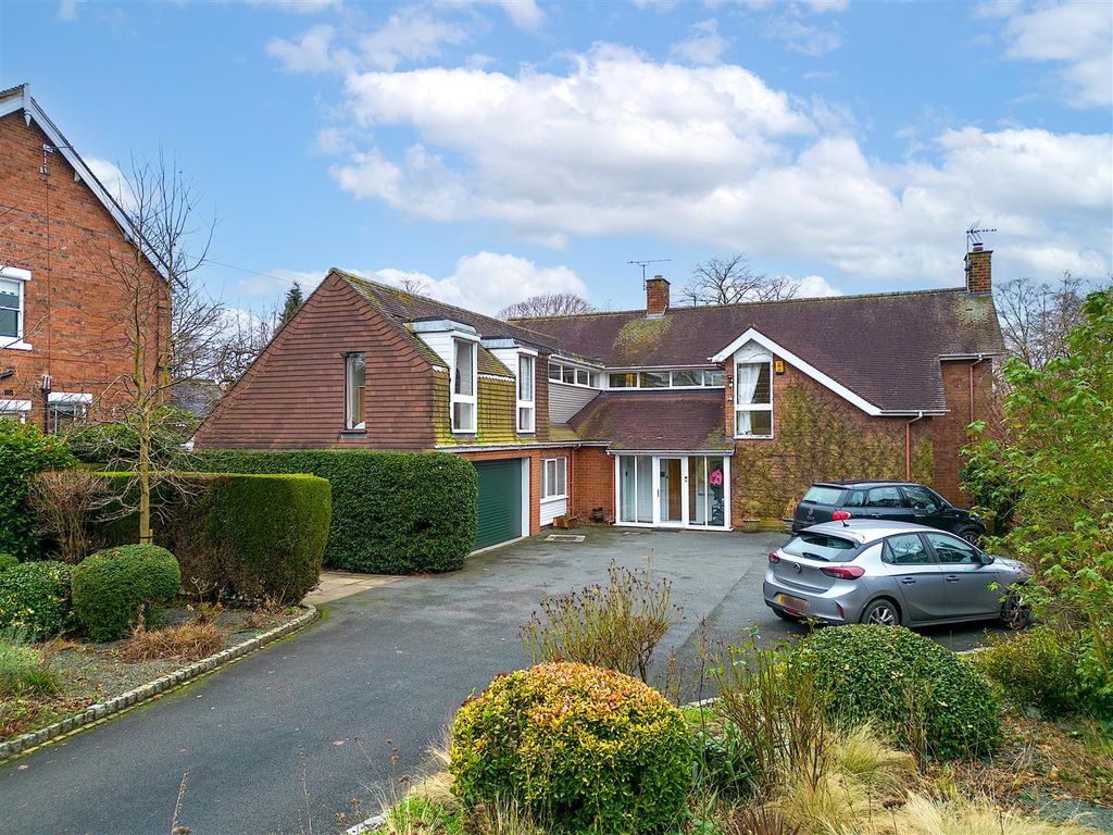 5 bed detached house for sale in The Avenue, Alsager, Stoke-On-Trent ST7, £899,950