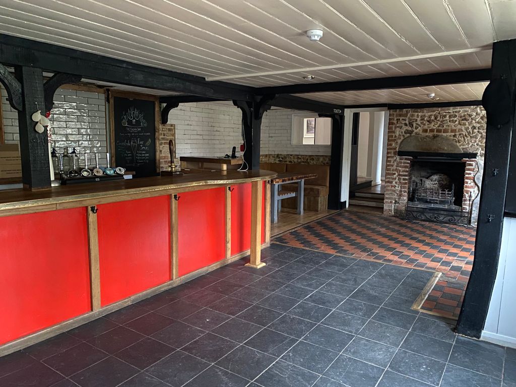 Pub/bar for sale in Upton, Andover SP11, Non quoting
