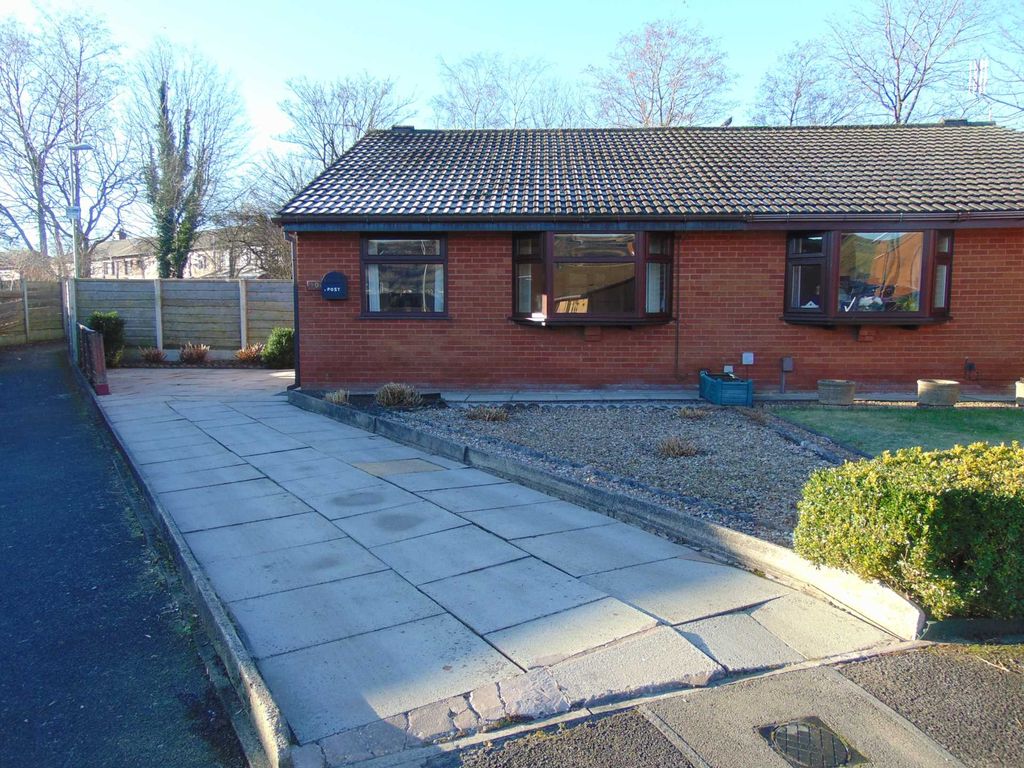 2 bed bungalow for sale in Westminster Close, Shaw OL2, £235,000
