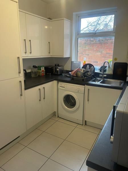 6 bed shared accommodation to rent in 9 Stretton Road, Leicester LE3, £550 pcm
