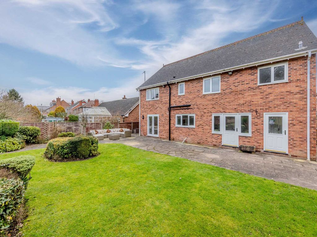 4 bed detached house for sale in Wellington Road, Nantwich CW5, £795,000