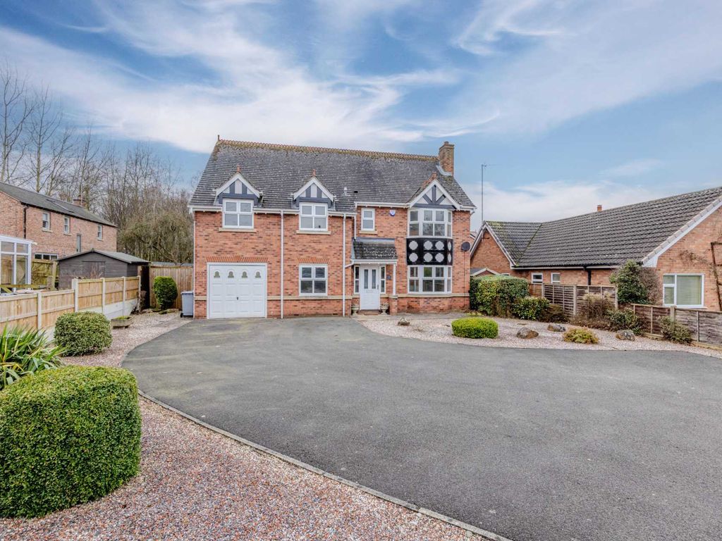 4 bed detached house for sale in Wellington Road, Nantwich CW5, £795,000