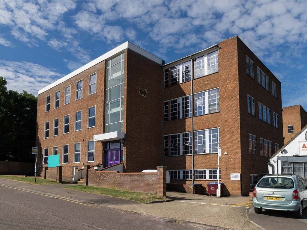 Office to let in Pixmore Avenue, Hertfordshire SG6, £12,000 pa