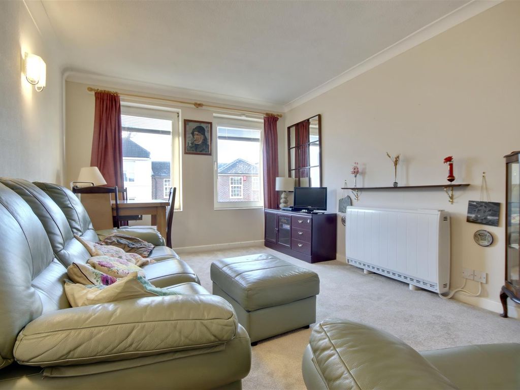 1 bed flat for sale in Green Road, Southsea PO5, £85,000