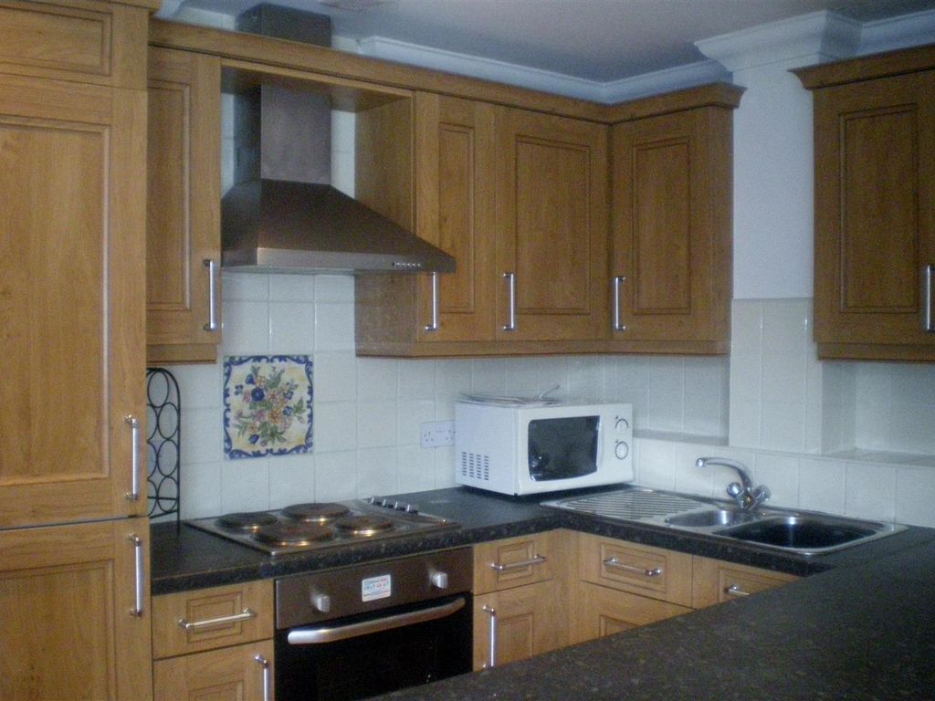 2 bed flat to rent in The Walk, Roath, Cardiff CF24, £1,100 pcm