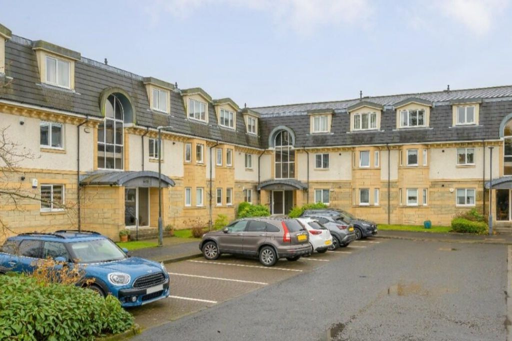 3 bed flat for sale in Beechwood Gardens, Stirling FK8, £260,000