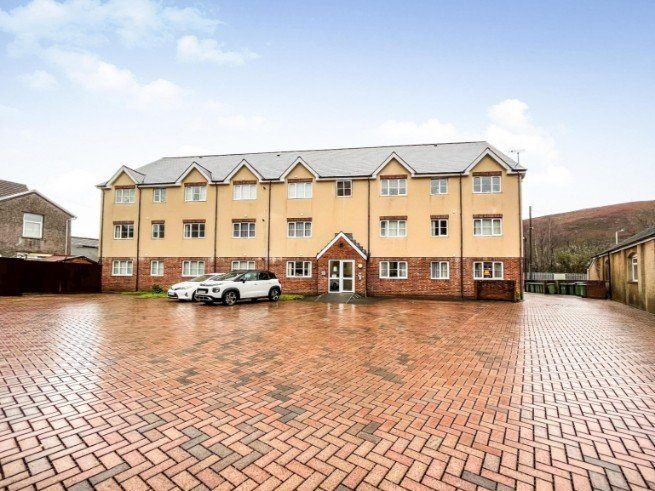 2 bed flat for sale in Station Road, Abercynon, Mountain Ash CF45, £100,000