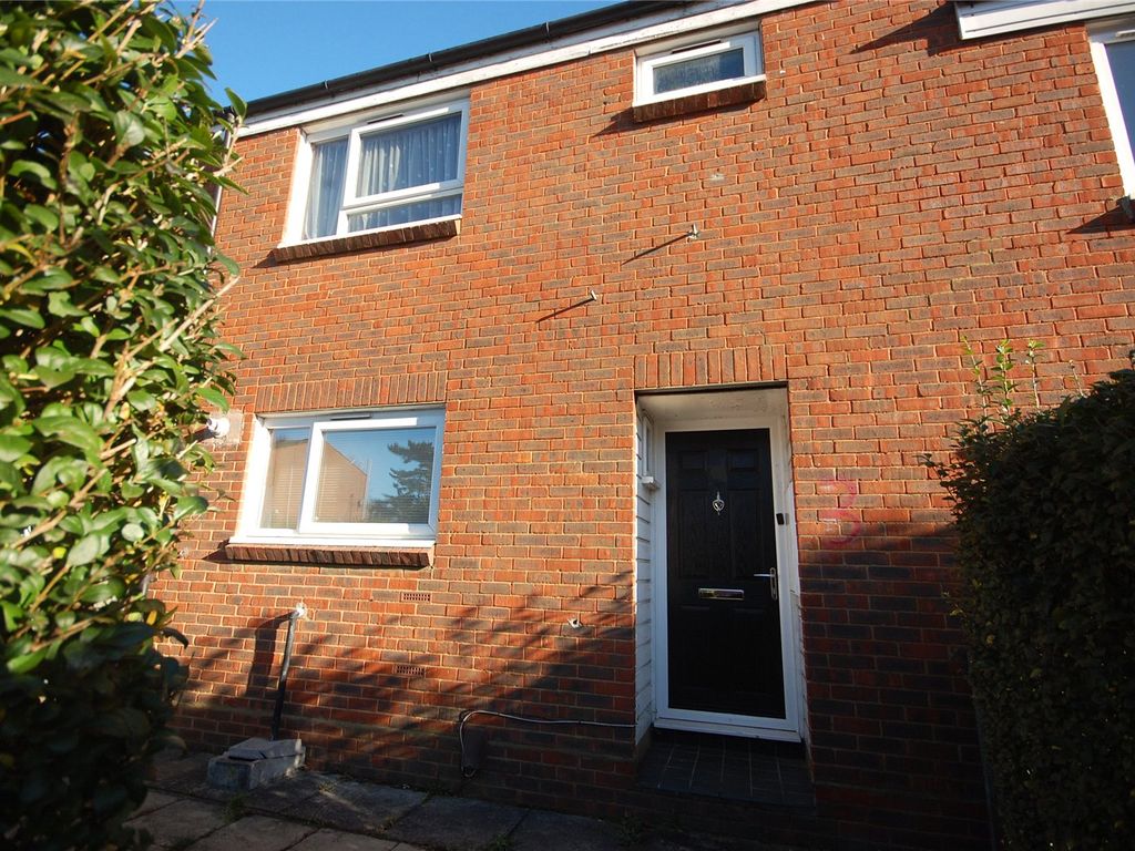 3 bed terraced house to rent in Fuller Street, Hendon NW4, £2,000 pcm