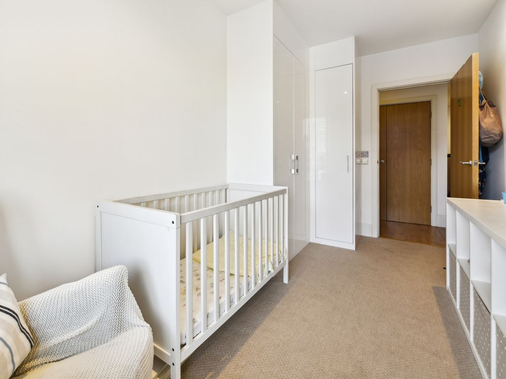 2 bed flat for sale in Juniper Drive, London SW18, £585,000