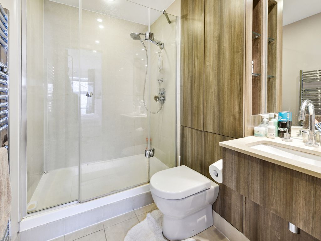 2 bed flat for sale in Juniper Drive, London SW18, £585,000