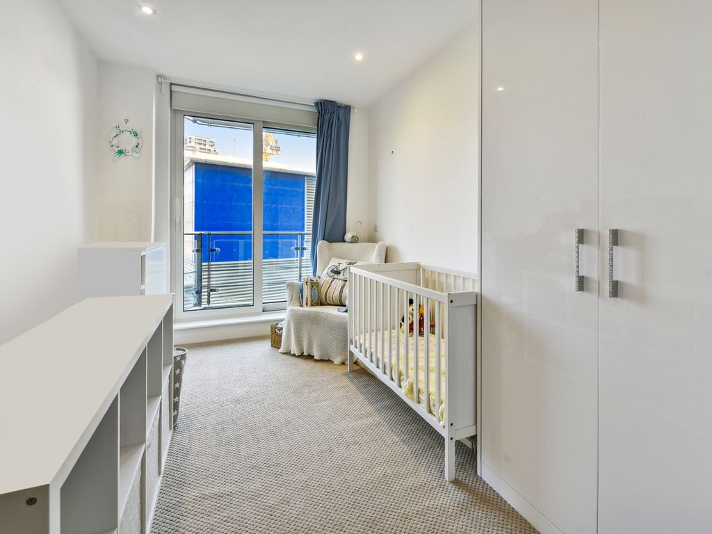 2 bed flat for sale in Juniper Drive, London SW18, £585,000