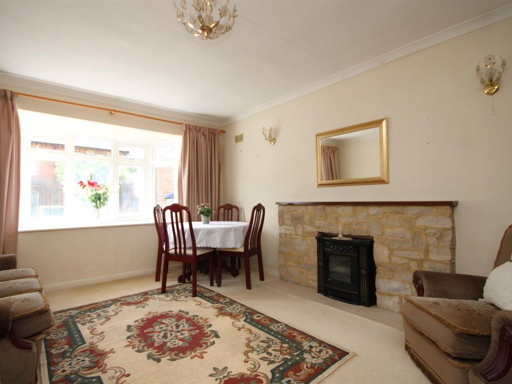 1 bed flat for sale in High Path Road, Guildford GU1, £185,000