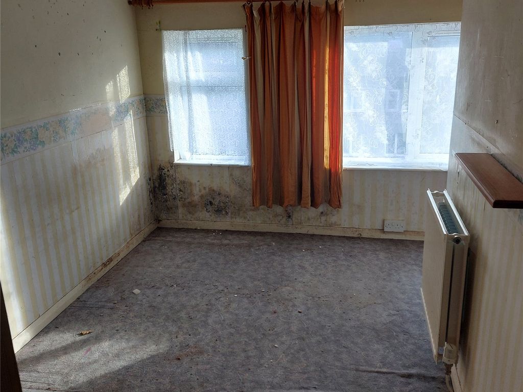 4 bed terraced house for sale in Queens Avenue, Bangor, Gwynedd LL57, £120,000