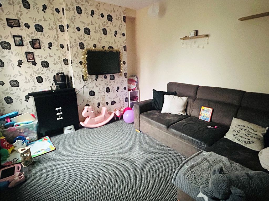 2 bed flat for sale in Princes Street, Nuneaton, Warwickshire CV11, £80,000