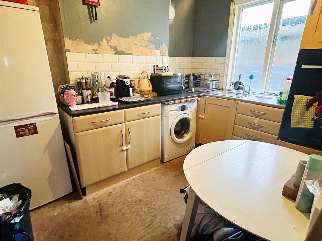 2 bed flat for sale in Princes Street, Nuneaton, Warwickshire CV11, £80,000