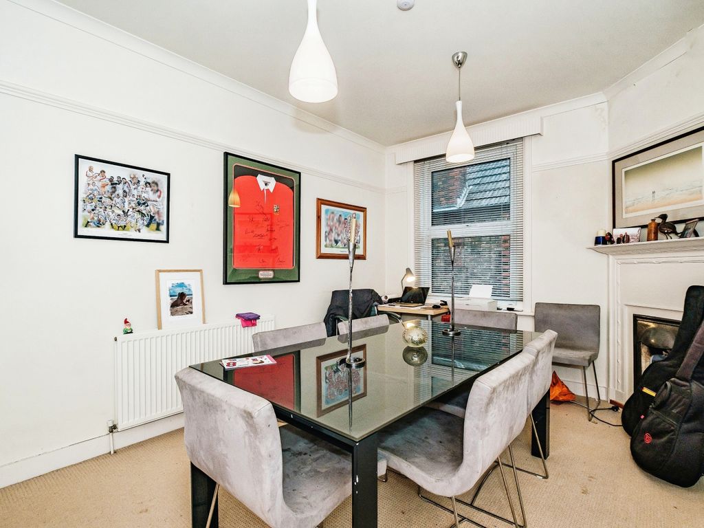 3 bed flat for sale in Longfellow Road, Worthing, West Sussex BN11, £475,000