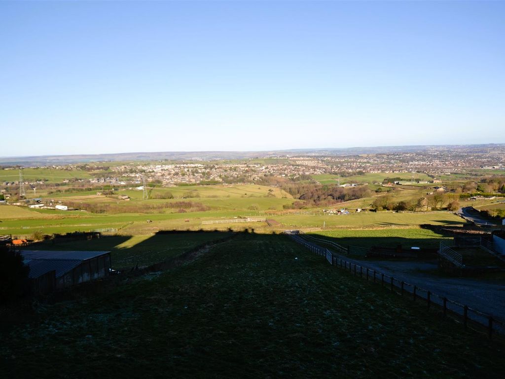 3 bed terraced house for sale in Evelyn Terrace, Queensbury, Bradford BD13, £174,950