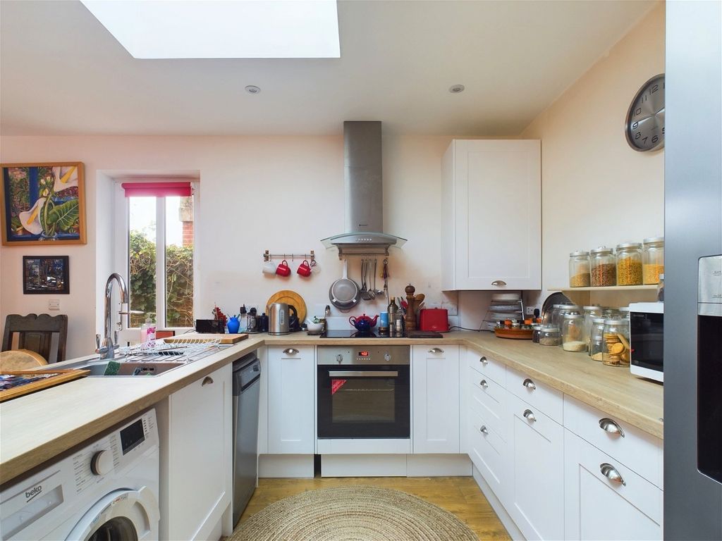 2 bed flat for sale in Winchester Road, Worthing BN11, £365,000